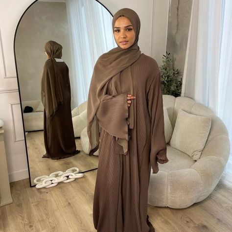 Beige Abaya, Rich Khaleeji, Closed Abaya, Abaya Collection, Abaya Outfit, Abaya Black, Hijab Trends, Hijabi Outfits Casual, Pleated Sleeves