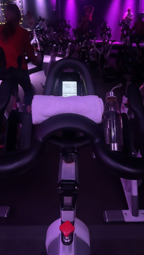 Cyclebar Outfit, Cyclebar Aesthetic, Workout Class Aesthetic, Spin Aesthetic, Spin Class Outfit, Spin Class Aesthetic, Spin Studio, Fitness Vision Board, Winter Arc