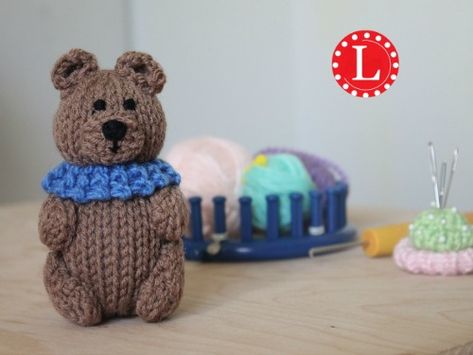 Loom knit mini teddy bear pattern on a 24-peg small round loom. You have step by step video tutorial to make the a super cute, quick, doable project. Knit Teddy Bear Pattern, Mini Teddy Bear Pattern, Loom Animals, Knit Loom, Round Loom Knitting, Loom Knitting Tutorial, Knitting Projects Free, Loom Knitting Stitches, Loom Crochet