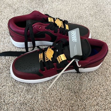 Never Worn. New With Tags (No Box) Custom Dunks, Custom Jordan, Casual Shoes Women Sneakers, Nike Shoes Women Fashion, Nike Shoes Air, Nike Fashion Shoes, Nike Shoes For Sale, Stylish Footwear, Womens Basketball Shoes