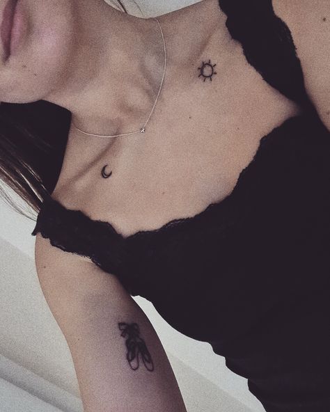 Moon And Sun Collar Bone Tattoo, Sun Tattoo On Collar Bone, Sun Moon Collar Bone Tattoo, Collar Bone Tattoo Sun And Moon, Collar Bone Sun Tattoo, Sun And Moon Collarbone Tattoo, Sun Collar Bone Tattoo, Sun And Moon Collar Bone Tattoo, Clavicle Tattoo Small