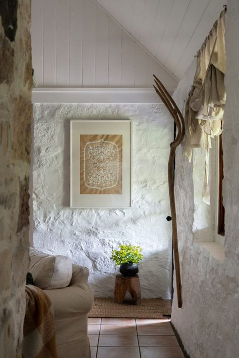 Italian House Interior, Stone Cottages Interior, Stone Cottage Homes, Italian Cottage, Leadlight Windows, Country Cottage Interiors, Provincial Home, English Country Cottage, Cottage Retreat