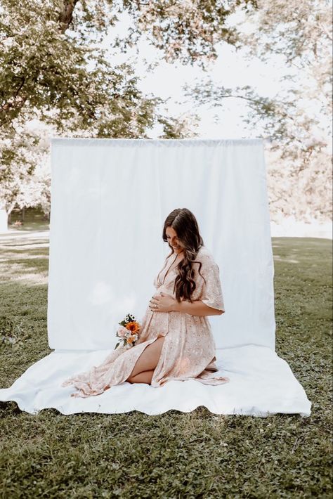 Linen Photoshoot Backdrop, Maternity Pictures With Sheet, Styled Maternity Photoshoot, White Sheet Photoshoot Outside Maternity, Sheet Backdrop Maternity Shoot, Maternity Shoot With Sheet, Gender Neutral Maternity Photos, Chair Maternity Photos, Maternity Photography White Sheet