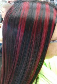 Red Draculaura Hair, Black Hair With Red Stripes, Dark Red Skunk Stripe Hair, Red And Black Striped Hair, Chunky Highlights Red, Chunky Red Highlights On Dark Hair, Red Stripes Hair, Chunky Colored Highlights, Red Skunk Stripe Hair