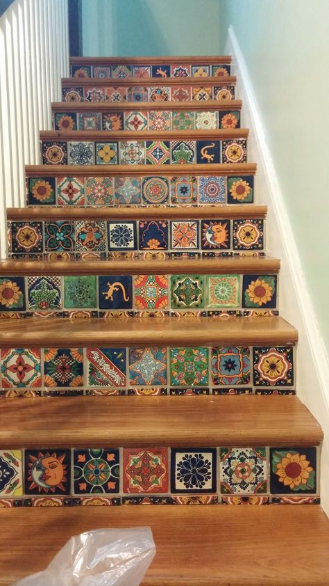 Modern Mexican Living Room, Modern Stairs Design, Tiles Stairs, Mexican Living Room, Living Room Styling, Tiled Staircase, Colorful Tiles, Tile Steps, Design Tiles