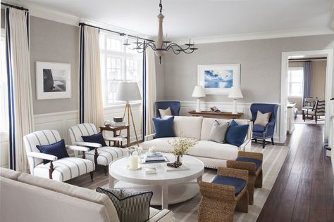 30 Beautiful Blue and White Rooms to Inspire Serenity at Home - Lh Mag Coastal Style Living Room, Coastal Decorating Living Room, Furnitur Ruang Keluarga, Coastal Living Rooms, Living Room And Dining Room, Coastal Living Room, White Living Room, Coastal Interiors, Family Room Design