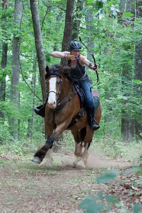 Horse Back Archery, Archery On Horseback, Archer On Horse, Mounted Archery Horses, Horse Field, Field Archery, Horseback Archery, Horse Archery, Horse Archer