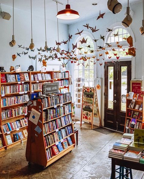 Prettybookplaces on Instagram: “The interior is so very pretty, you can see the love behind. Picture and shop: @avidbookshop #prettybookplaces ♥️” Pretty Origami, Bookshop Café, Bookstore Design, Origami Birds, Library Cafe, Indie Bookstore, Origami Ball, Bookstore Cafe, Dream Library