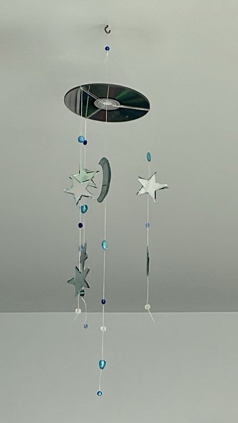 cds, beads, stars and moon room decor Star Room Ideas, Star Girl Aesthetic Room, Cd Room Decor Wall Art, Star Bedroom Aesthetic, Moon Themed Room, Moon Room Aesthetic, Stars Room Decor, Star Room Decor, Room Decor Stars