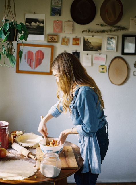 In fashion with you amo cocinar con mi abuela For Emma Forever Ago, Elijah Wood, Quick Meal, Business Portrait, Vegan Dinner, Slow Living, Fotografi Potret, Simple Life, Lifestyle Photography