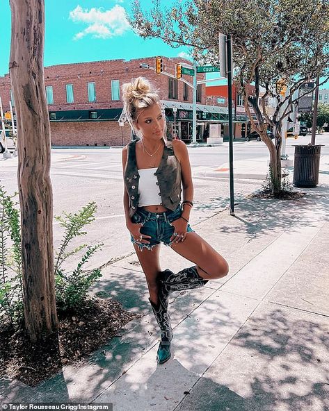 Taylor Rousseau Outfits, Taylor Rousseau, Email Tips, Buckle Bunny, Medium Tv Show, Tiktok Star, Video Message, Bull Riders, Social Media Followers