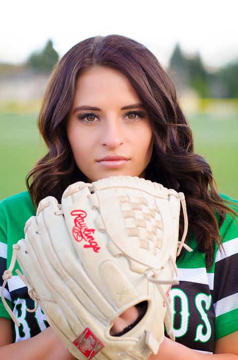 Softball Team Photos, Softball Team Pictures, Softball Pictures Poses, Senior Sports Photography, Softball Picture, Softball Photography, Softball Photos, Softball Gear, Softball Senior Pictures