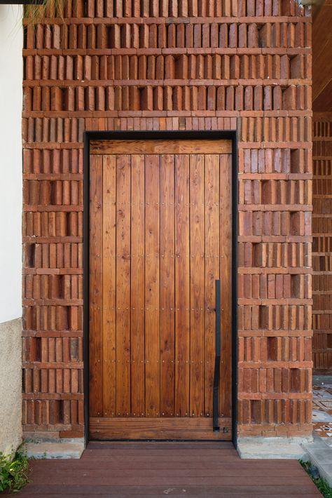 Architecture Massing, Decorative Brick Wall, Tile Architecture, Kaira Looro, Brick Wall Design, Vertical Garden Plants, Breeze Block Wall, Brick Wall Texture, Brick Interior