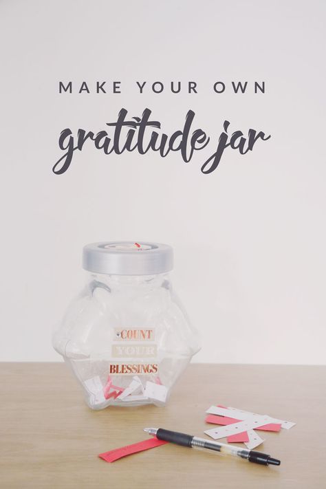 Want a fun and easy way to review the things you've been grateful for throughout the year? Make this simple DIY gratitude jar! Gratitude Jars, Mocha Truffles, Word For The Year, Candy Corn Crafts, Jars Diy, Gratitude Jar, Homemade Bird Feeders, Jar Stickers, Mason Jar Gifts