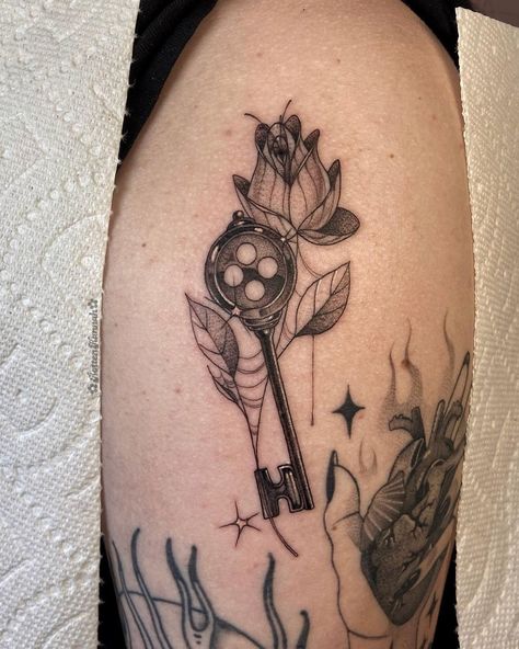 Coraline Beetle Tattoo, Coraline Door Tattoo, Coraline Button Tattoo, Artist Tattoo Ideas Art, Creepy Cute Tattoo Ideas, Coraline Inspired Tattoos, Coraline Key Tattoo, Coraline Cat Tattoo, Coraline Flash Tattoo