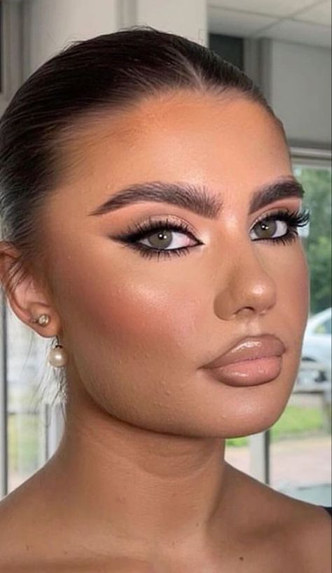 Nail Filing, Glam Bride Makeup, Glossy Lips Makeup, Ball Makeup, Natural Prom Makeup, Beauty Mistakes, Prom Eye Makeup, Prom Makeup Looks, Eye Makeup Styles