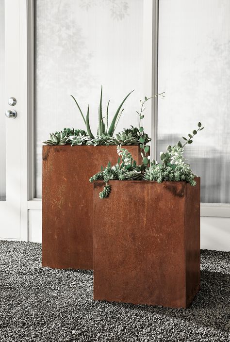 Give your plants a unique home with modern planters made from COR-TEN steel. Often used for bridges or outdoor sculptures, this weathering steel forms a stable, rust-like patina when exposed to the elements. When you receive the planter, it has a shiny appearance that develops a protective layer over time, revealing shades of orange, brown and black. It’s a one-of-a-kind, industrial look that adds interest to your outdoor spaces. Planter Box Designs, Cor Ten Steel, Modern Planters Outdoor, Contemporary Planters, Outdoor Space Design, Wooden Planter Boxes, Rectangular Planters, Steel Planters, Square Planters