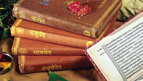 The Four Vedas – An Introduction, Origin and Brief Description Hinduism Books, Atharva Veda, School Of Philosophy, Hindu Vedas, Hindi Books, The Mahabharata, Hindu Dharma, Sacred Text, Ancient India