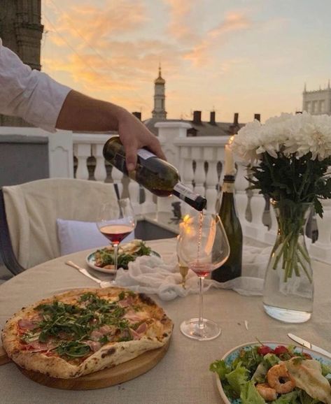 Terrace View, South France, Dinner Night, Life Vision Board, Italy Aesthetic, Slow Life, Italian Summer, Night Ideas, Pizza Pasta