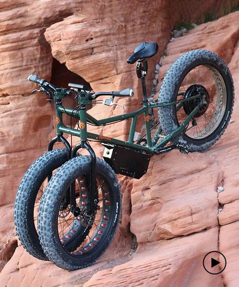 rungu's three-wheeled 'fat bike' floats over sand and snow Snow Diy, Three Wheel Bicycle, Bike Cart, Bicycle Trailer, Custom Bicycle, Third Wheel, Fat Bike, Pedal Cars, Bike Gear