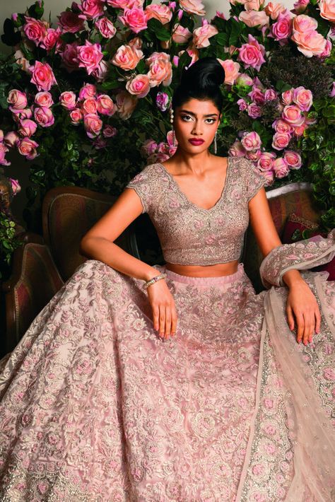 Dusty pink lehenga, floral wall, pastel pink lehenga Orang India, Gold Lehenga, Zardosi Embroidery, Floral Lehenga, Indian Outfits Lehenga, Embroidered Lehenga, Indian Bridal Outfits, Indian Couture, Indian Dress