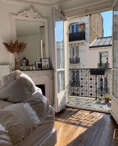 Casa Loft, Parisian Life, Apartment Aesthetic, Parisian Apartment, 아파트 인테리어, Living In Paris, Aesthetic Rooms, Paris Apartments, Dream Apartment