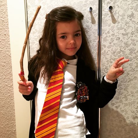 Disfraz casero Hermione, Gryffindor Harry Potter Disfraz Harry Potter, Hermione Granger Cosplay, Hermione Granger Costume, Hermione Costume, Hermione Granger Outfits, Gryffindor Harry Potter, Harry Potter Potions, Harry Potter Cosplay, Harry Potter Costume