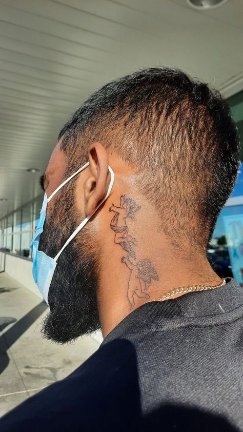 Hals Tattoo Mann, Dark Skin Tattoo, Black Men Tattoos, Best Neck Tattoos, Small Neck Tattoos, Behind Ear Tattoos, Half Sleeve Tattoos Drawings, Forarm Tattoos, Black Girls With Tattoos