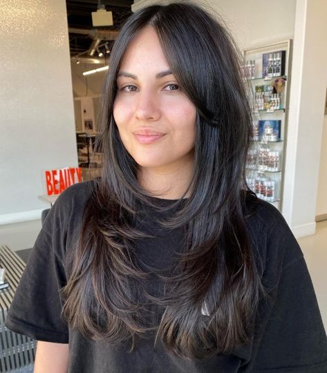 Curtain Bangs and Face-Framing Layers Long Shiny Hair, Framing Layers, Layered Haircuts For Medium Hair, Face Framing Bangs, Hairstyles For Layered Hair, Long Layered Haircuts, Haircuts For Medium Hair, Haircuts Straight Hair, Long Hair With Bangs