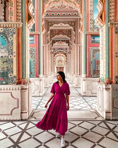 Indian Trip Outfit, Temple Poses, Fort Photography, Western Ootd, Hustle Dance, Jaipur Travel, Udaipur India, Vacation Outfits Women, Travel Pose