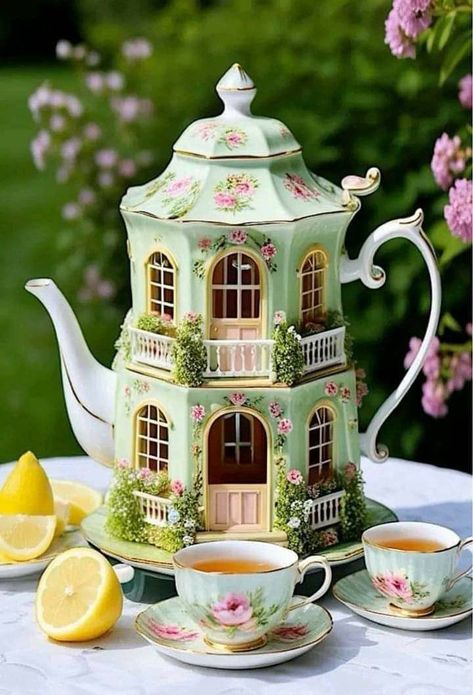 Alice And Wonderland Furniture, Novelty Teapots, Teapots Unique, Lake Food Ideas Summer, Food Ideas Summer, Shabby Chic Home, Lake Food Ideas, Boat Food, Lake Food