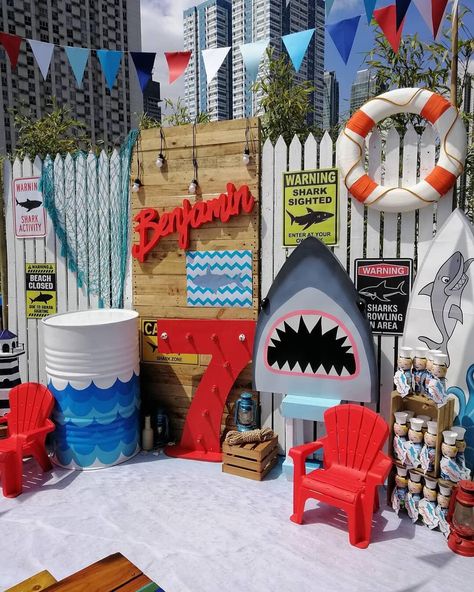 Jaws Birthday Party Ideas, Jaws Themed Birthday Party, Jaws Birthday Party, Jaws Party, Elena Birthday Party, Finding Nemo Party, Shark Party Decorations, Nemo Party, Beach Room Decor