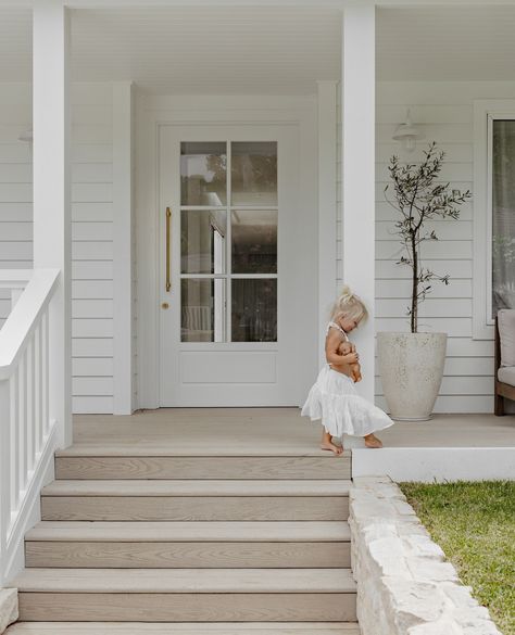 The Newport Project by @katelawrenceinteriors • In Kate’s design philosophy, architectural hardware plays a pivotal role in any space - rather than regarding it as a mere functional element, it is embraced as an opportunity to enhance the overall ambiance. ⁠ ⁠ Brushed Gold PVD was the perfect finish choice for this build, with it's resistance to coastal and moisture-rich environments to ensure a long-lasting finish that will withstand the elements, ensuring longevity and style. ⁠ ⁠ Products F... Hampton Style Doors, Front Door Pull Handles Entrance, Front Entrance Ideas Outdoor, Front Door Decks Entrance, Front Door Ideas Australia, Adding Porch To Front Of House, Front Deck Ideas Entrance, Hamptons Front Door, Coastal Front Porch