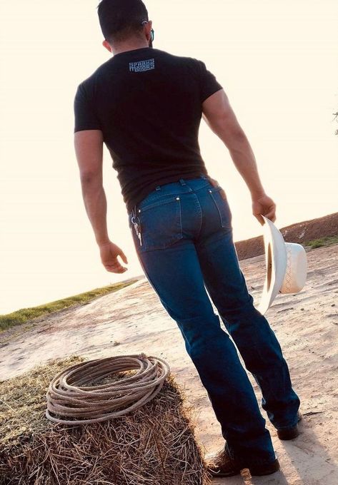 Wrangler Butts, Cowboy Men, Cowboy Jeans, Handsome Cowboys, Wrangler Cowboy Cut, Beefy Men, Man Bun, Country Men, Wrangler Jeans