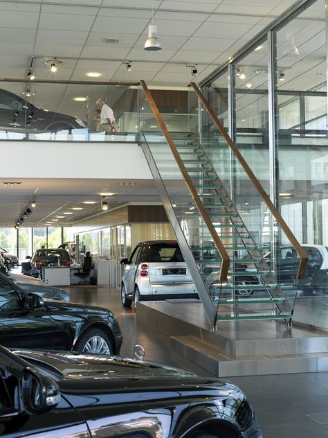 Mercedes Benz Showroom, Car Dealership Design, Car Showroom Architecture, Car Showroom Interior, Dynamic Architecture, Dealership Showroom, Car Showroom Design, Laferrari Aperta, College Architecture