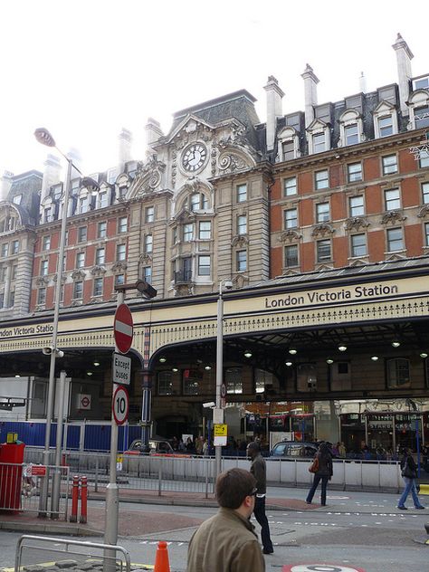 London Victoria Station This is an awesome train station... London Victoria Station, London Train, Victoria Station London, London Victoria, London Overground, Westminster London, Victoria Station, Victoria London, England London