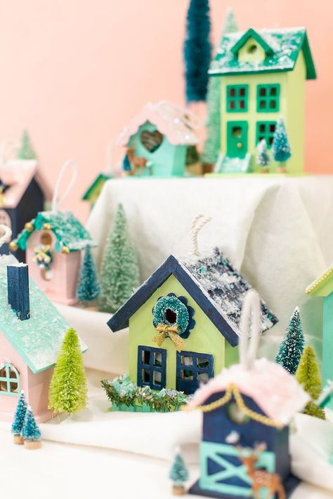 Learn how to make mini birdhouses into a Christmas village Advent Calendar! It's a fun craft project for the holidays that involves a little woodworking. You can turn it into a holiday tradition and heirloom. A super fun idea for kids and parents to do together! #christmascraft #adventcalendar Printable Advent Calendar, Diy Christmas Village, Studio Diy, Diy Calendar, Diy Advent Calendar, Advent Calendars, Christmas Villages, Christmas Advent Calendar, Fun Craft