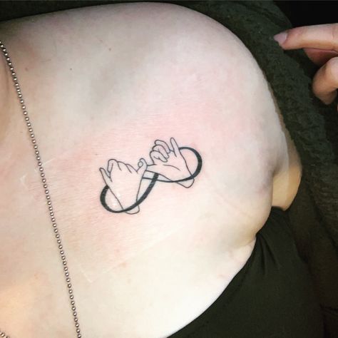 Pinky Promise Tattoo Sisters, Pinky Swear Tattoo Couple, Pink Promise Tattoo, Tattoo Ideas Promise, Pinky Promise Tattoo Couple, Friends Forever Tattoo, Pinky Tattoos, Pinky Swear Tattoo, Pinky Promise Drawing