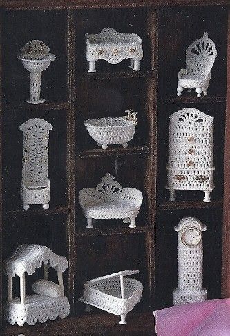 Crochet Doll House, Victorian Doll House, Crochet Miniatures, Victorian Crochet, House Barbie, Crochet Furniture, Accessoires Barbie, Doll House Furniture, Victorian Dollhouse