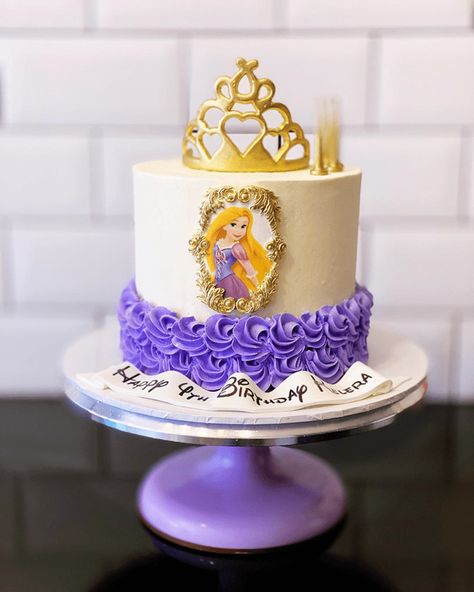 Rupanzel Cake Ideas, Tangled Birthday Cake Simple, Tangled Cake Ideas, Tangled Cake Rapunzel, Rapunzel Cake Ideas Simple, Rapunzel Cake Ideas, Tangled Birthday Cake, Rapunzel Cupcakes, Cinderella Cake Designs