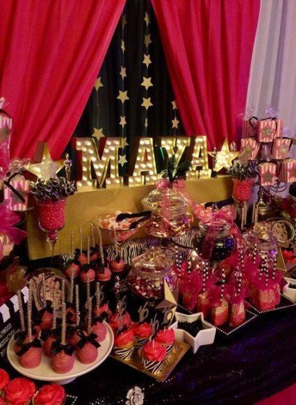 Party Decorations Sweet 16, Hollywood Sweet 16, Red Carpet Sweet 16, Hollywood Birthday Parties, Hollywood Birthday, Sweet 16 Themes, Hollywood Party Theme, Graduation Party Themes, Fun Party Themes