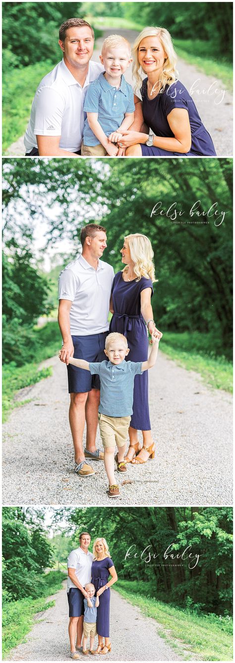 Small Family Poses, Small Family Photoshoot, Family Of 3 Photo Ideas, Family Session Poses, Family Photo Outfits Winter, First Family Photos, Big Family Photos, Cute Family Photos, Fall Family Portraits