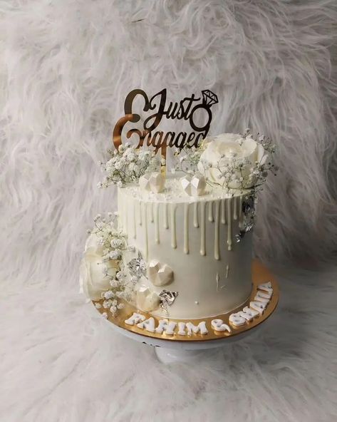 16 Unique Engagement Cake Ideas For A Memorable Engagement Party. Cake Decorating For Engagement, Cake Ideas For Engagement, Indian Engagement Cake, Marriage Cake Design, Small Engagement Cake, Engagement Cake Designs Classy, Unique Engagement Cake, Cake For Engagement Party, Engagement Cakes Ideas