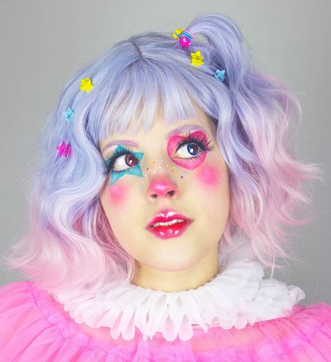 552 mentions J’aime, 44 commentaires - Setsu (@sweetysetsu) sur Instagram : "Bby Clown 🤡💙 I love doing clowns makeup, honestly I feel so good each time I'm doing it and taking…" Clowns Makeup, Pastel Clown, Jester Makeup, Cute Clown Makeup, Circus Makeup, Makeup Editorial, Clown Party, Theatre Makeup, Graphic Makeup