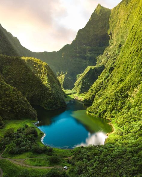 🇬🇧 Discover the beautiful Papenoo Valley 🌴🌴😍 🇫🇷 Découvrez la belle vallée de Papenoo 📷 @karl_shakur . . Don’t forget to tag #LoveTahiti for a chance to be featured on our account 🌴 #Tahiti #travel #paradise #holiday #Polynesia #frenchpolynesia #instatravel #travelgram #thebestdestinations #island #lagoon #IslandsofTahiti #tahititourisme #embracedbymana Tahiti Travel, Beginner Hiker, Tahiti Nui, Tahiti French Polynesia, Polynesian Islands, Overwater Bungalows, Valley Of The Kings, Paradise Island, French Polynesia