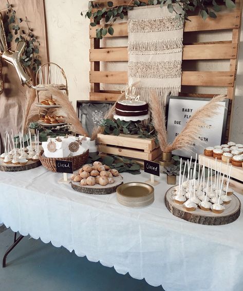 Boho Gender Reveal Food Ideas, Boho Sprinkle Shower Ideas, Boho Chic Gender Reveal Party, Earth Tone Baby Shower Ideas Boy, Baby Boy Boho Shower Ideas, Boho Cowboy Baby Shower Ideas, Boho Food Ideas, Boho Bear Baby Shower Ideas, Boho Centerpieces Baby