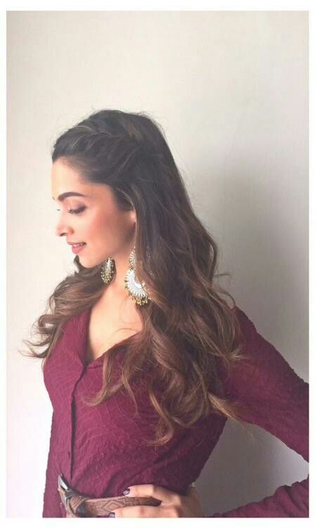 DP Bajirao Mastani promotions Deepika Padukone Hair, Hairstyles For Indian Wedding, Wedding Hairstyles Indian, Saree Hairstyles, Twisted Hair, Engagement Hairstyles, Hairstyles Indian, Deepika Padukone Style, Indian Wedding Hairstyles