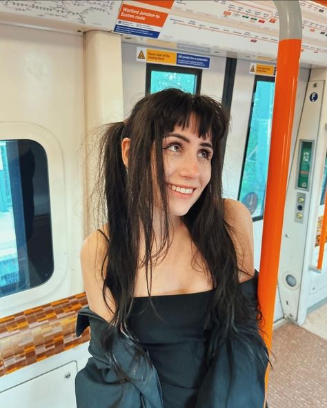 dodie instagram update | doddleoddle Queer Punk, Dodie Clark, Punk Hair, Instagram Update, Hair Inspo, Hair Inspiration, Grey And White, Music, Hair