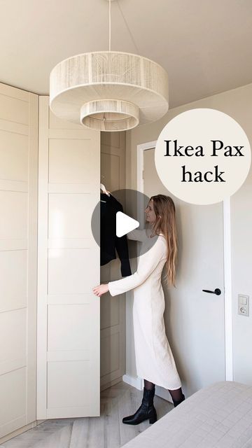 Robin Pakvis | DIY interior | Delfts huisje on Instagram: "all time favourite IKEA hack! 🪩🙌🏼

Nog regelmatig krijg ik vragen over onze zelfbedachte hack met de PAX Kast. En dat snap ik, want geloof mij; deze is de klus echt waard! 👩🏼‍🔧

Niet alleen ziet de kast er nu veel mooier uit, maar ook hebben we nu veel meer kastruimte. Ideaal voor kleinere woningen zoals die van ons. 🤍

Ik had nog nooit in één duidelijke video gedeeld wat we precies hebben gedaan; dus bij deze!

Kosten: €100 
Moeilijkheidsgraad: 2/5

Wat vinden jullie van deze ‘hack’? 💙💛

Bewaar om makkelijk terug te vinden!

#ikea #ikeahack #ikeahacks #pax #paxikea #diy #diyhome #ikeadiy" Pax Wardrobe Hack, Pax Hack, Ikea Pax Hack, Orchid Roots, Ikea Wardrobe, Ikea Closet, Ikea Pax Wardrobe, Wardrobe Makeover, Pax Wardrobe