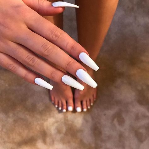 +28 Top Long White Nails Long White Nails, White Coffin Nails, Milky Nails, White Acrylic Nails, Basic Nails, Long Acrylic Nails Coffin, Coffin Nails Long, Fire Nails, Coffin Nails Designs